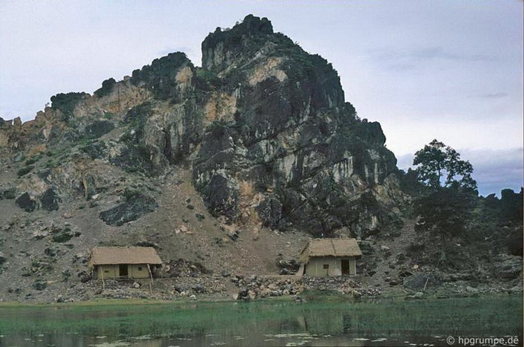 Bamboo huts by the mountain