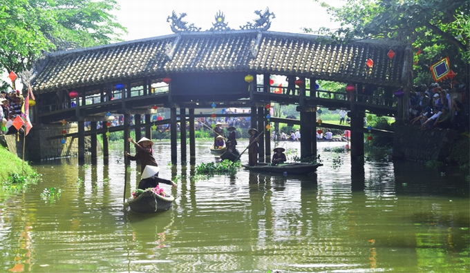 Thanh Toan covered bridge