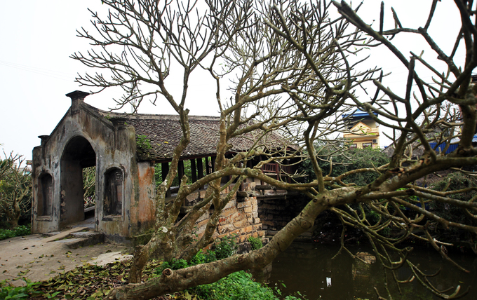Thuong market covered bridge