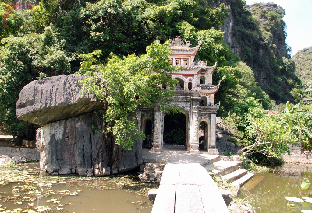 Bich Dong pagoda