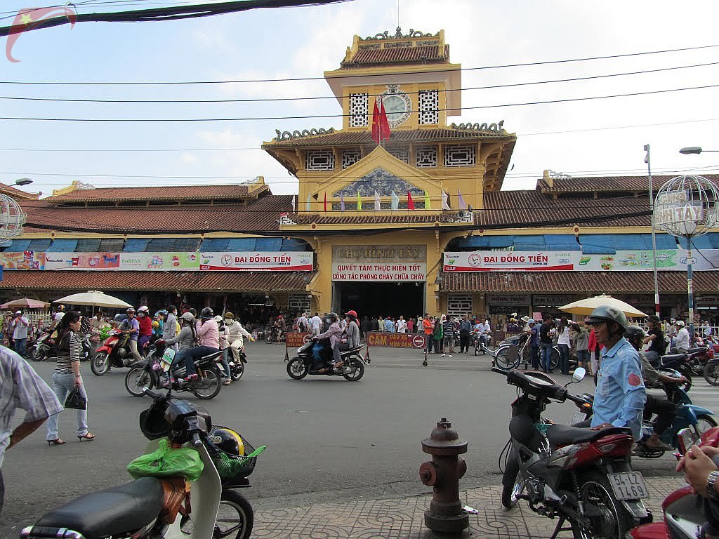 Binh Tay market