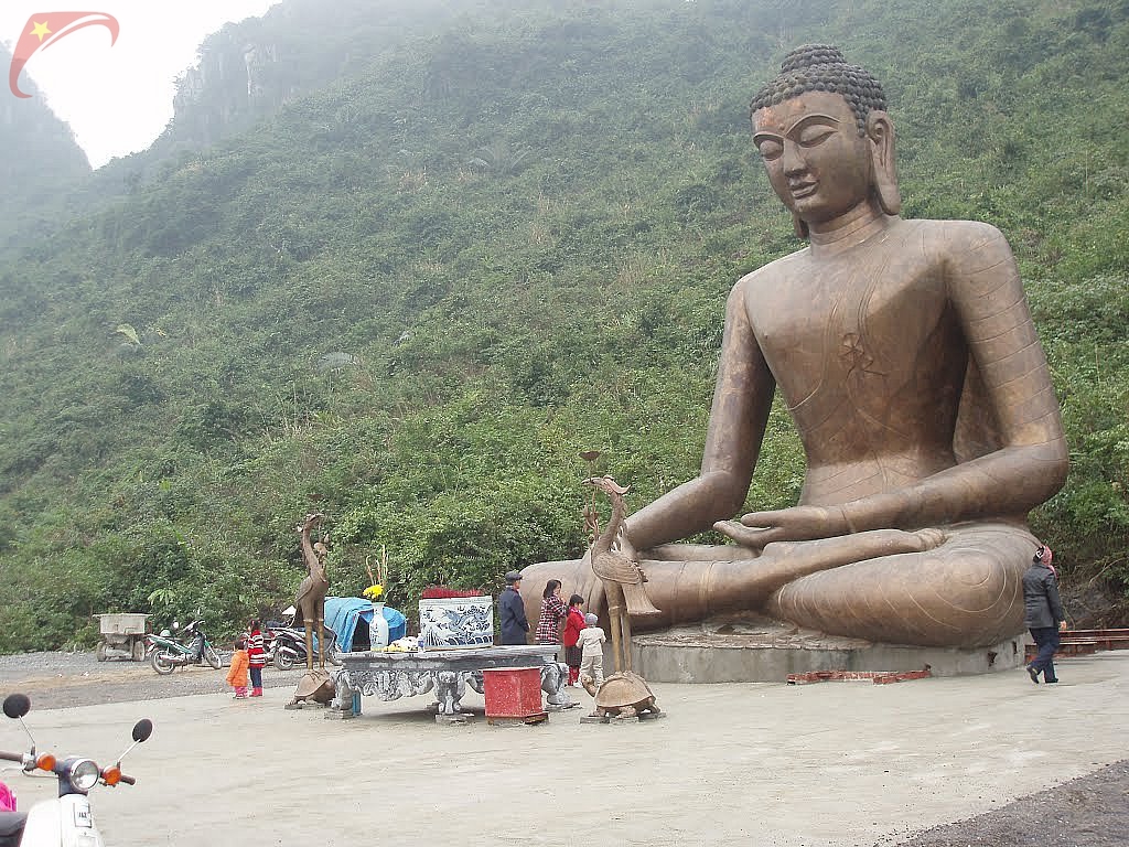 Buddha statue in Kim Bang