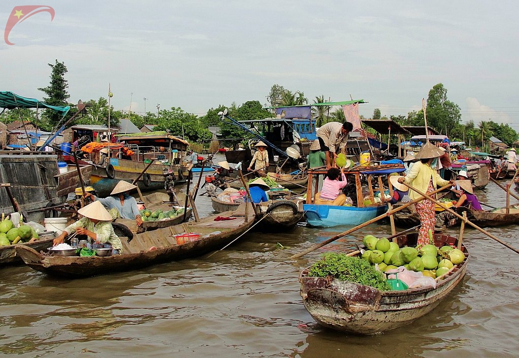 Cai Be floating market