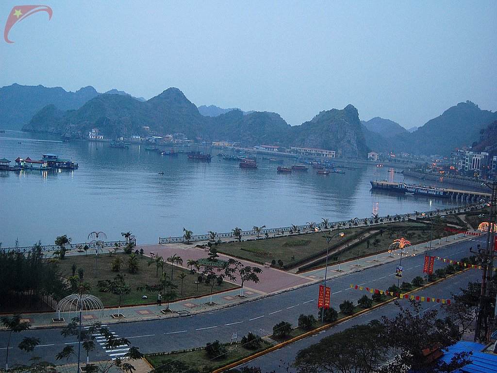 Cat Ba island town