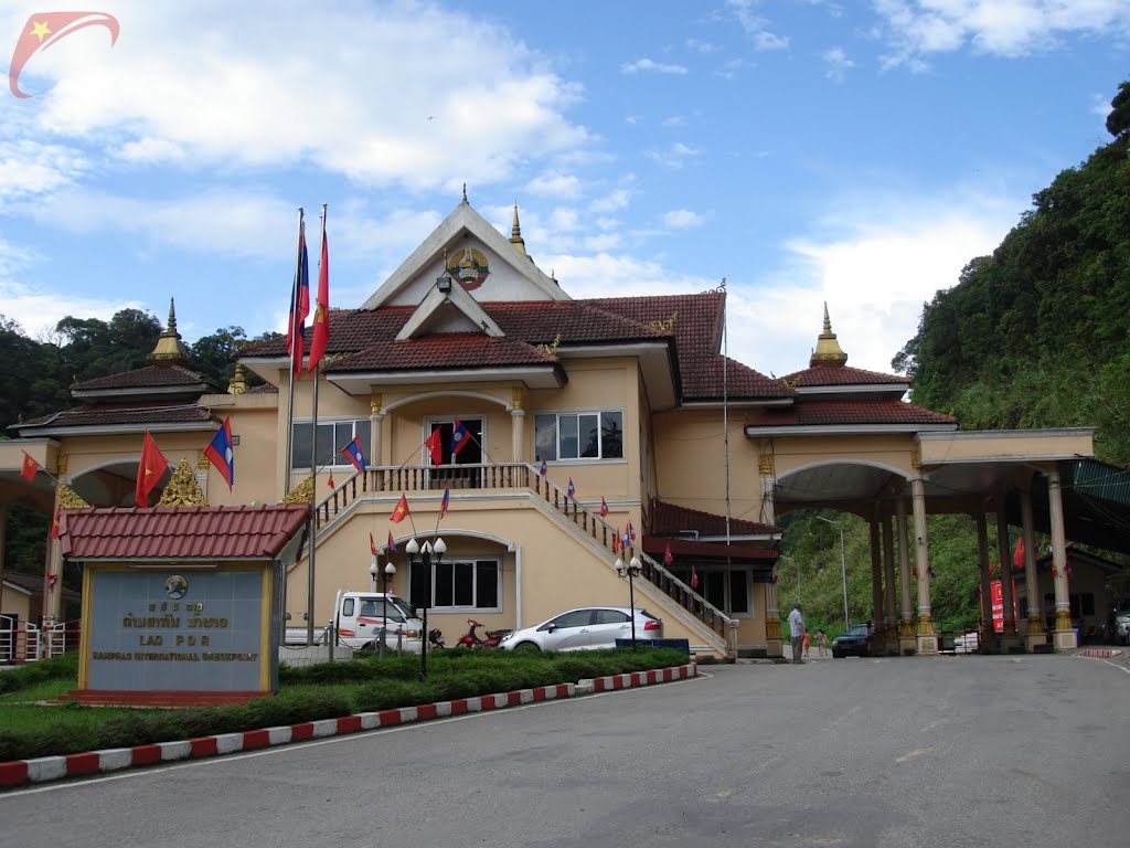 Cau Treo border gate
