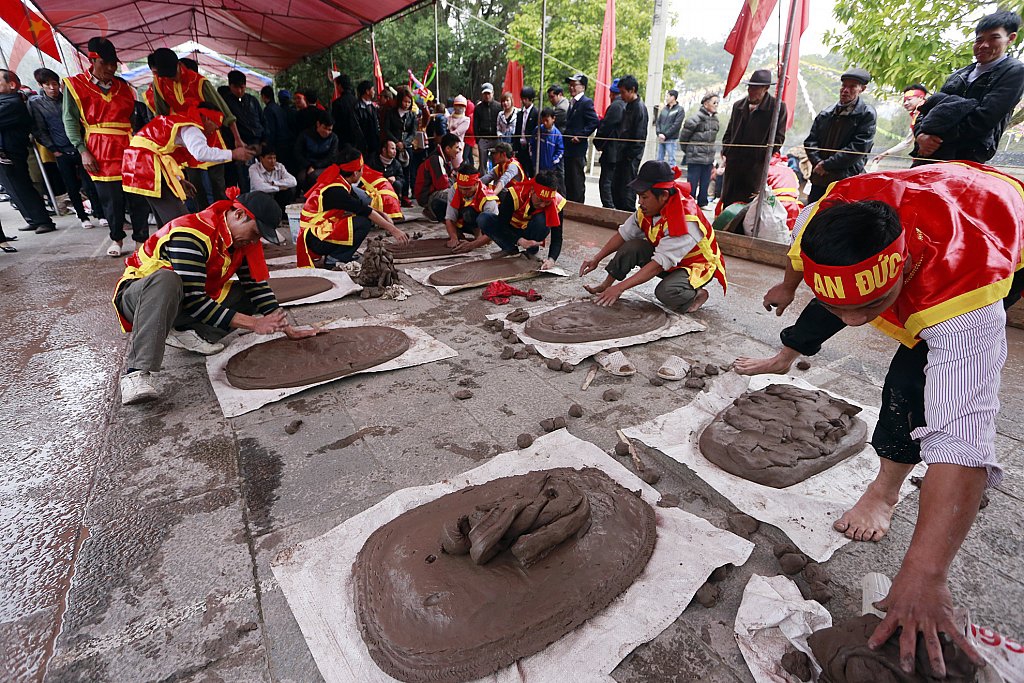 Clay firecracker (Phao Dat) festival