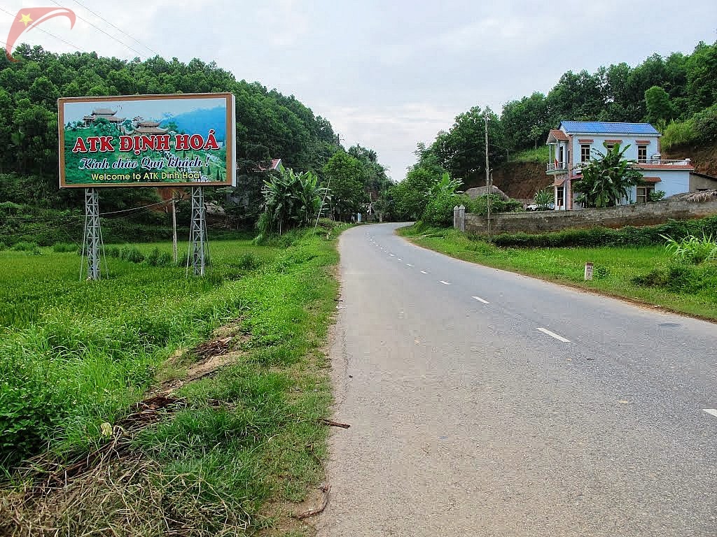 Dinh Hoa district