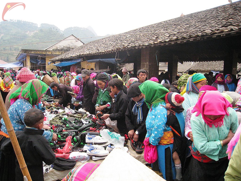 Dong Van market