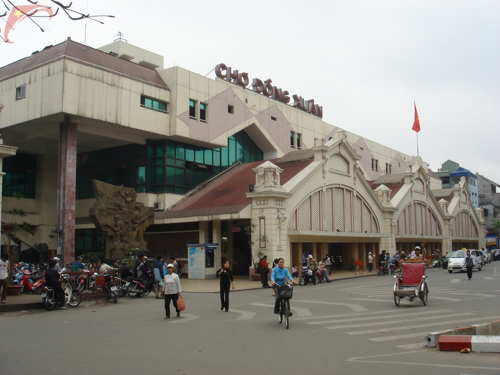 Dong Xuan market