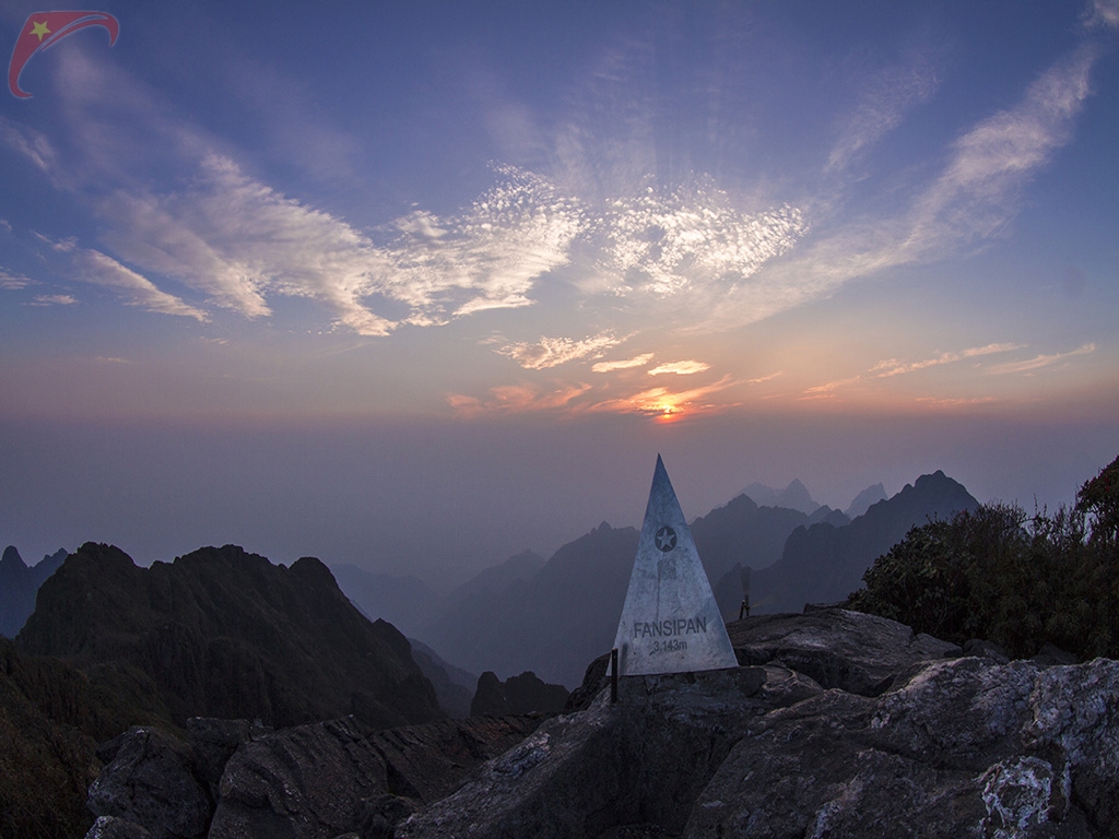 Sunset on Fanxipan mountain