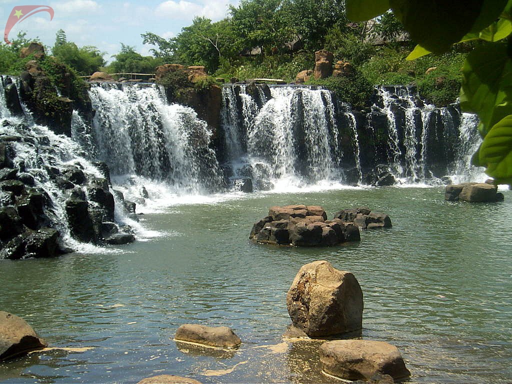 Giang Dien waterfall