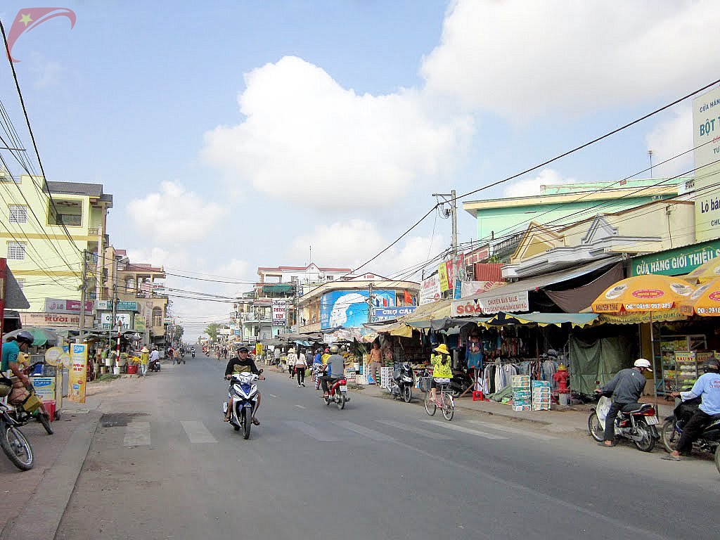 Highway 61 via Cai Tac market