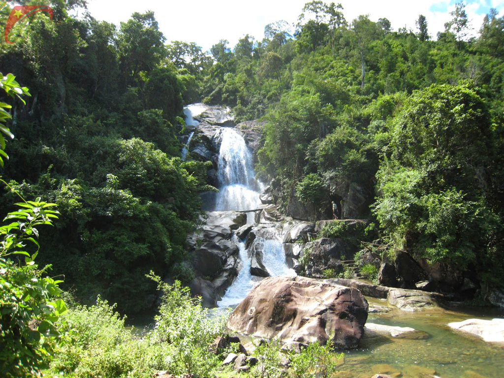 Khe Van waterfall