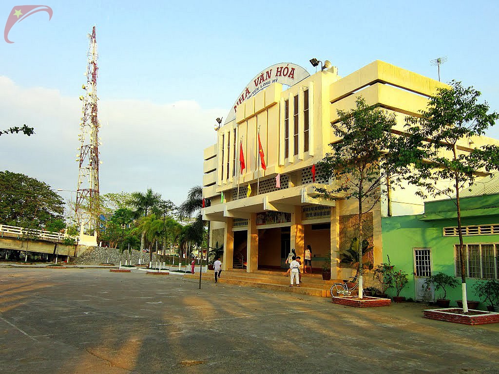 Cultural house in Long My district