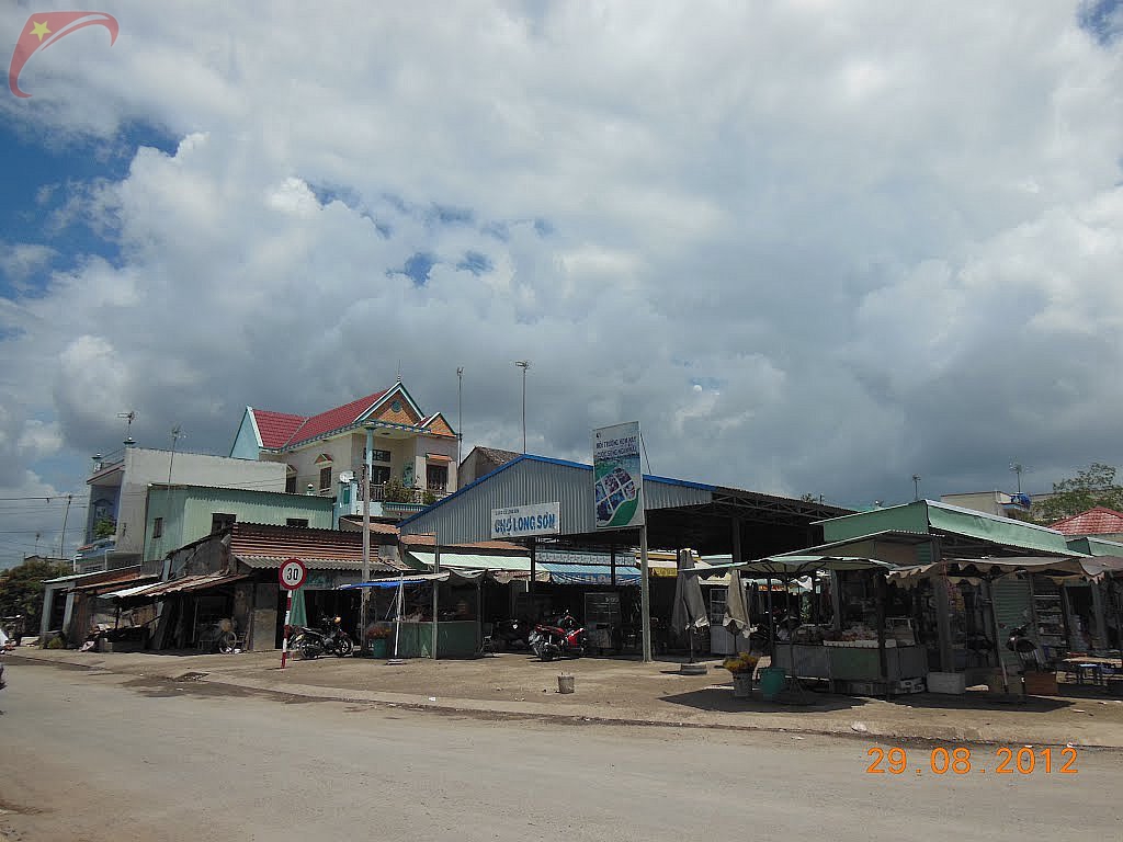 Long Son market