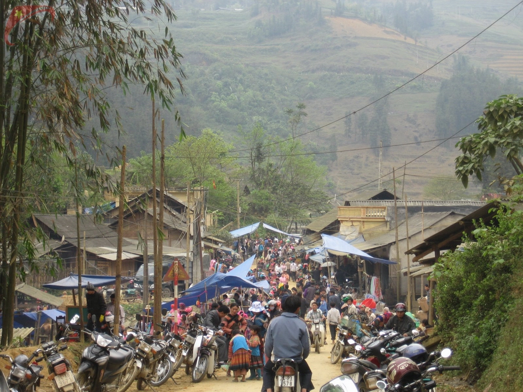 Lung Khau Nhin market