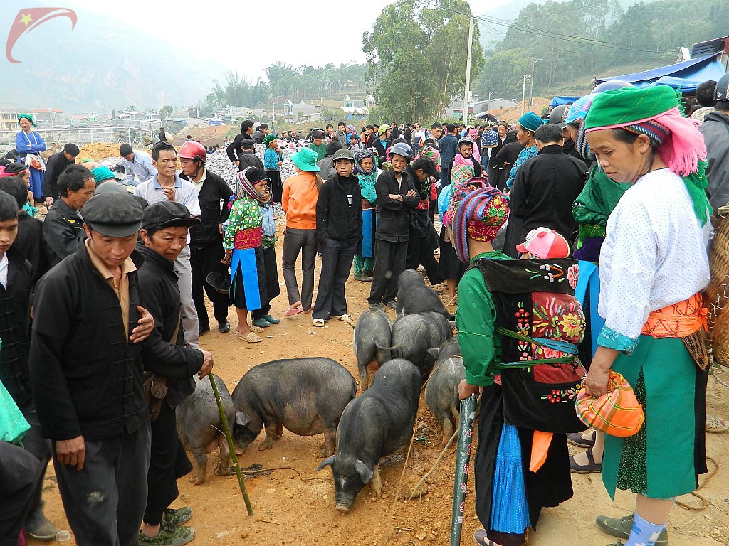 Lung Phin market
