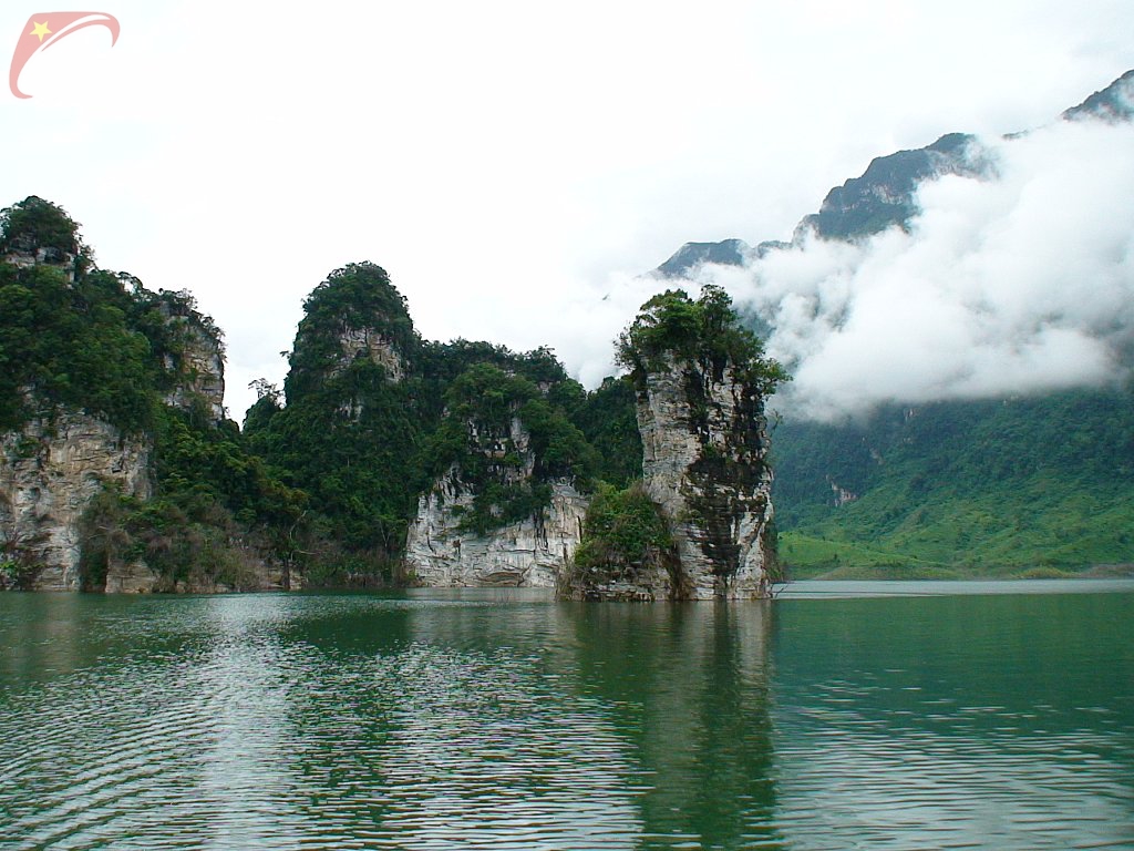 Na Hang lake