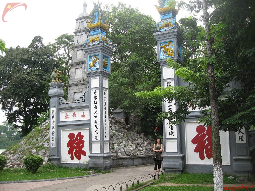 Ngoc Son temple