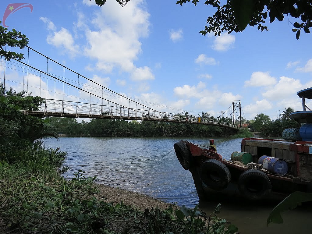Nhat Tao bridge