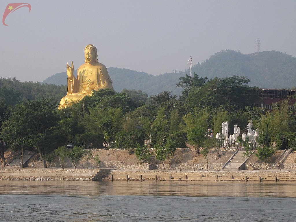 Nui Coc lake