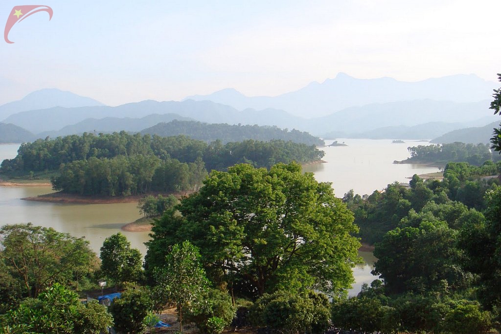 Nui Coc lake