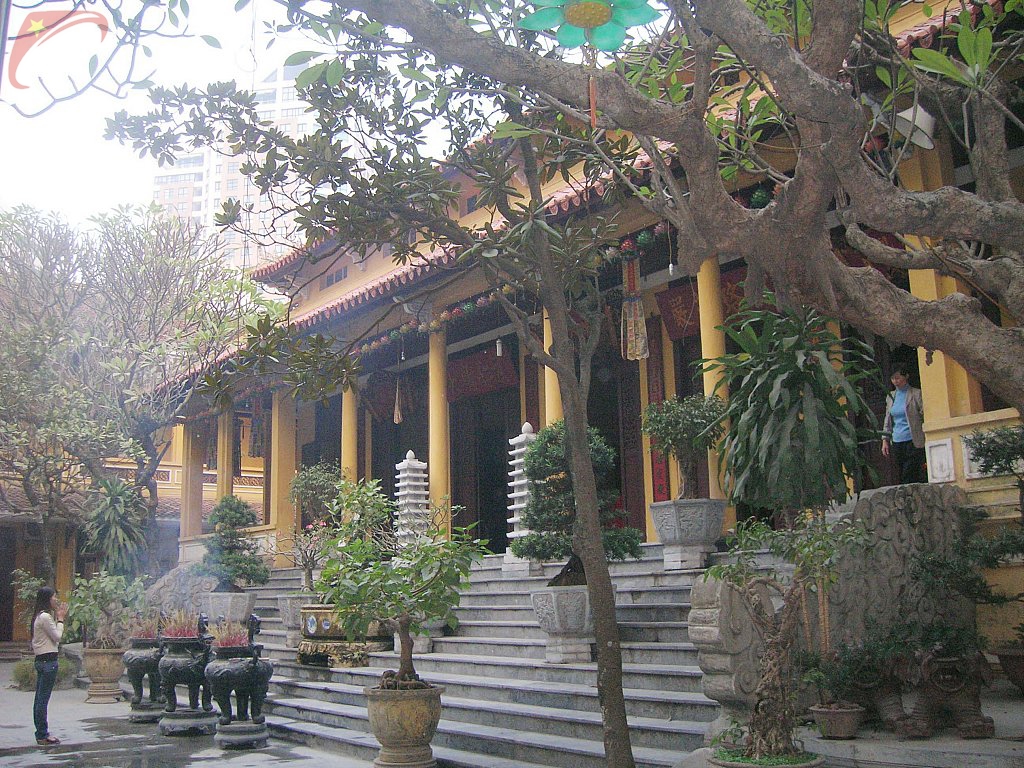 Quan Su (Ambassador) pagoda