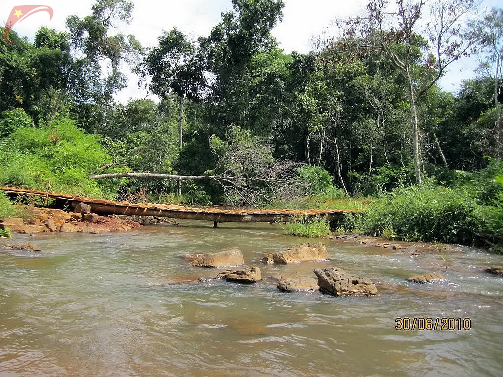 Road to Dak Glun waterfall
