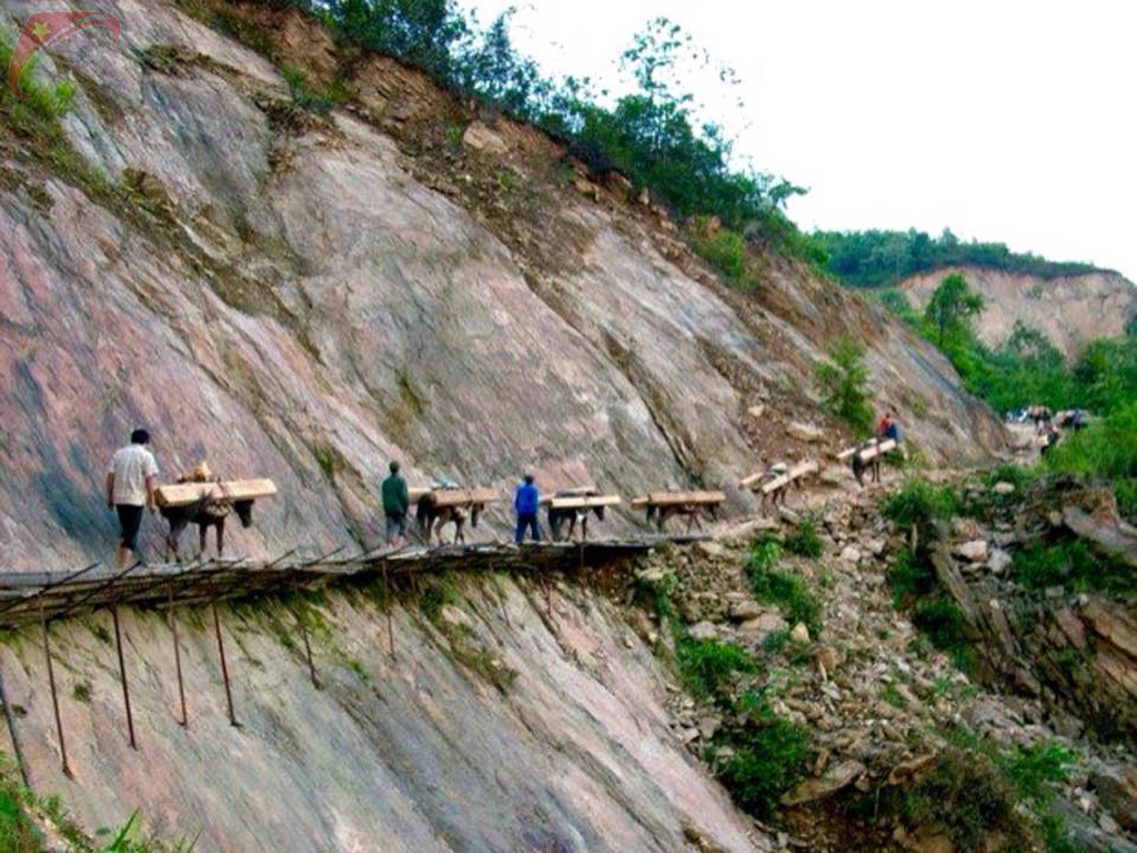 Road to Phinh Ho