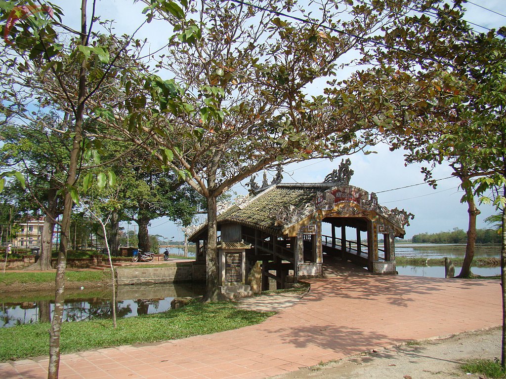Thanh Toan covered bridge