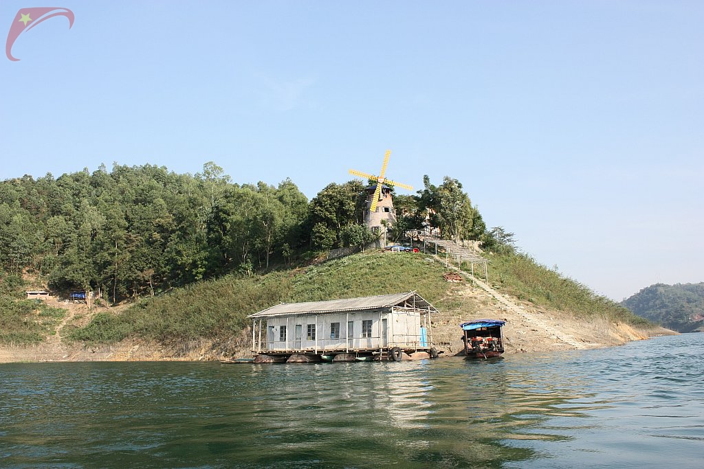 Thung Nai lake