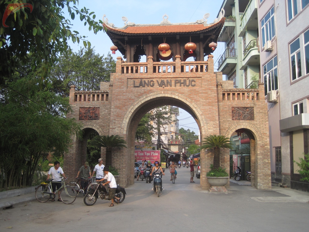 Van Phuc silk village