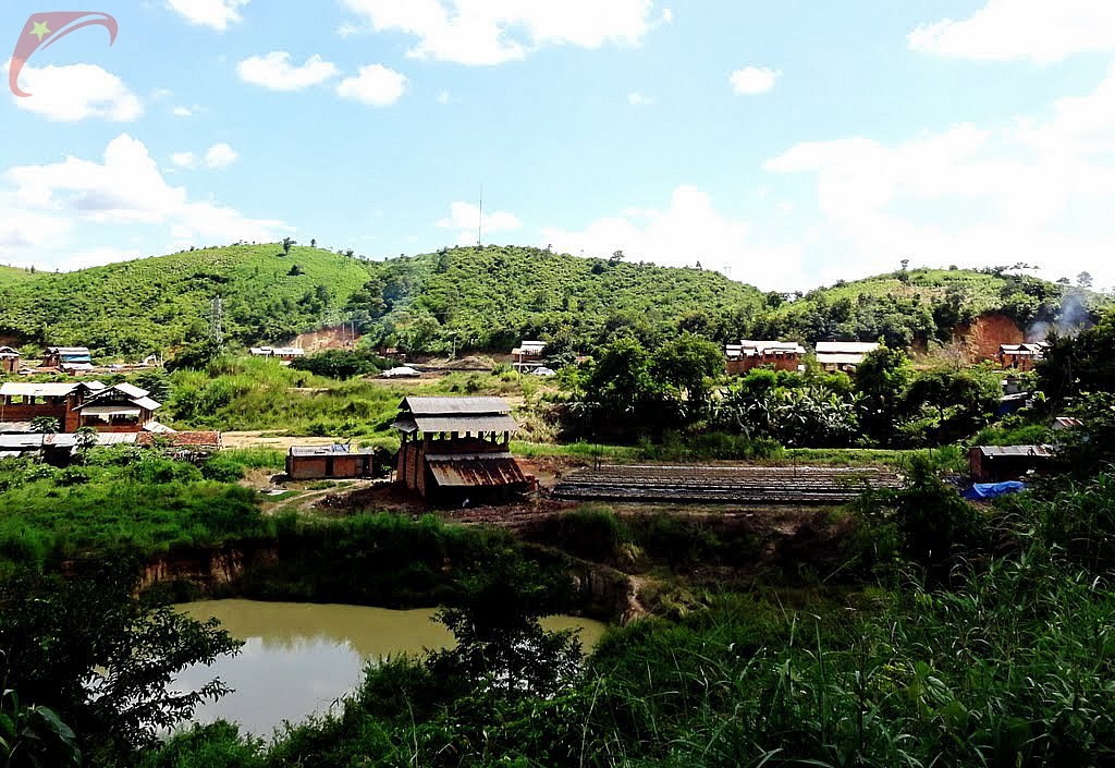 Village by Srepok river