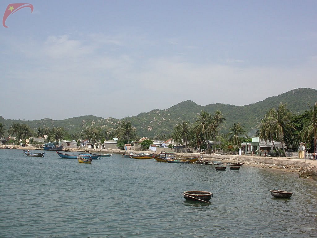 Vinh Hy bay