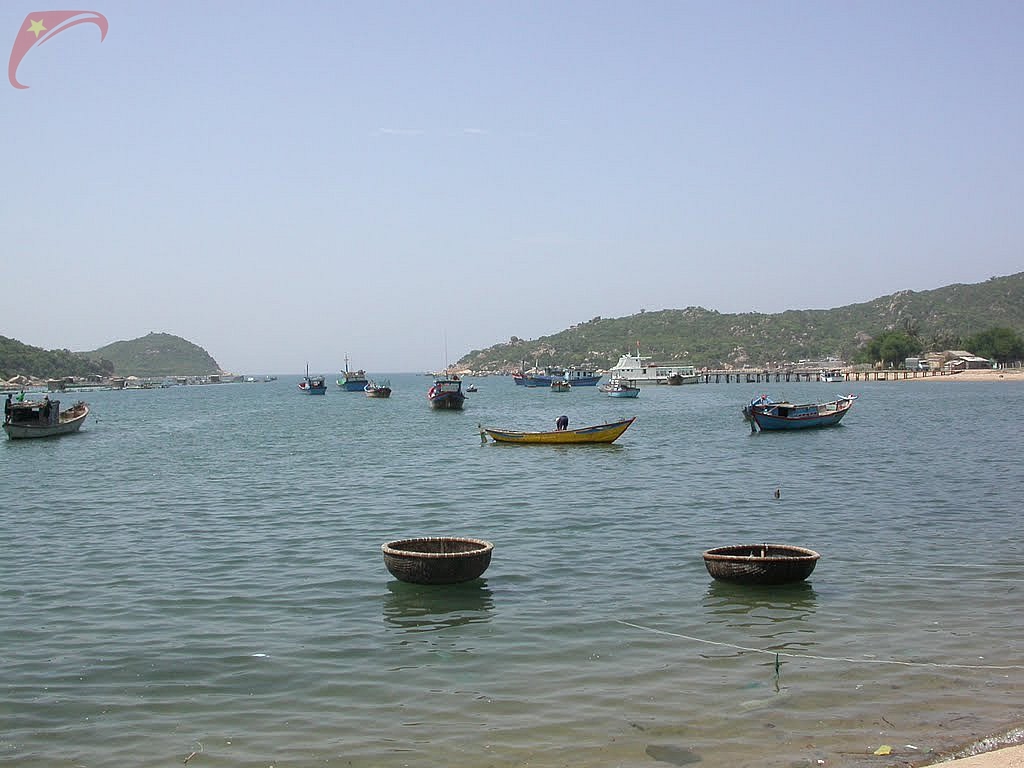 Vinh Hy bay