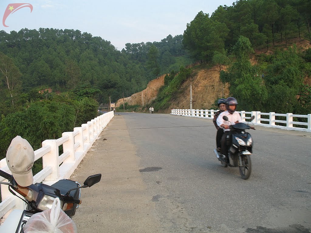 Way to Huong Son district