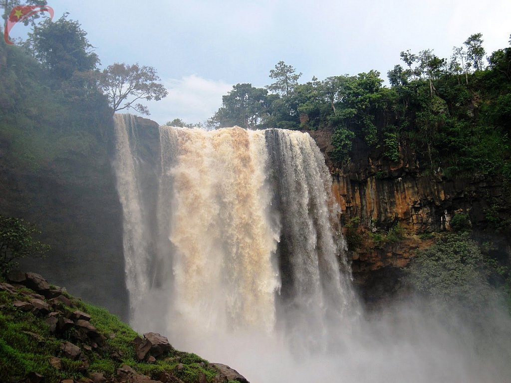 Xung Khoeng waterfall