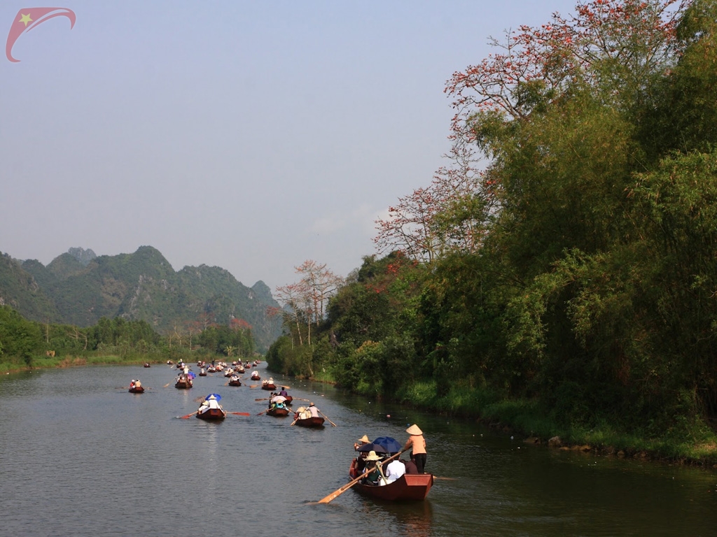 Yen river in Perfume Pagoda